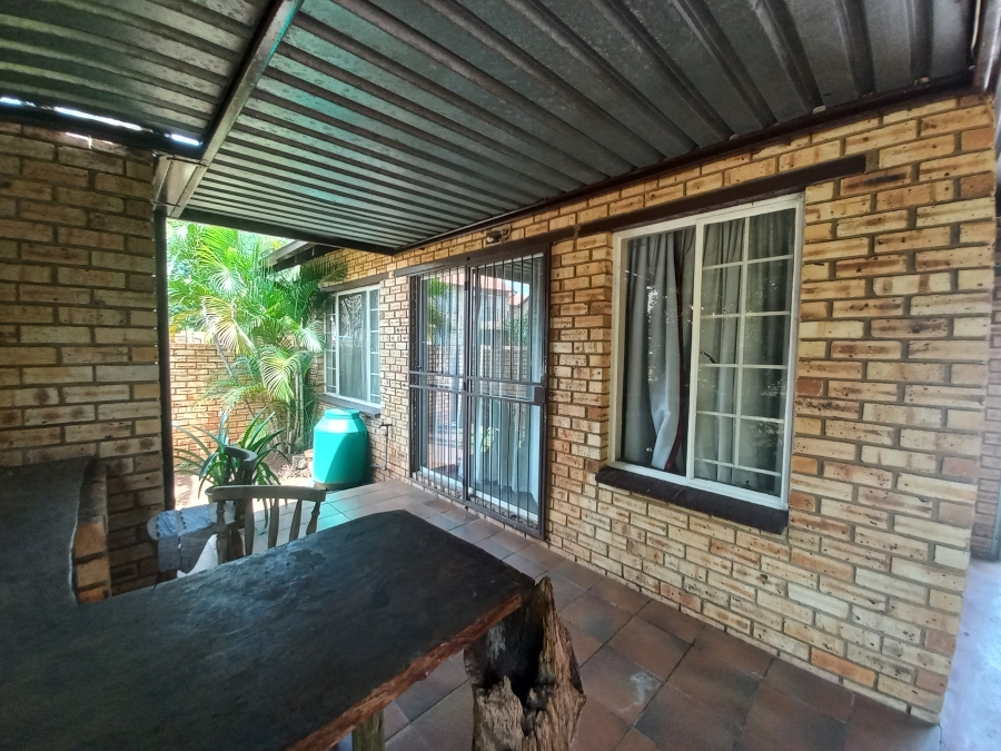 2 Bedroom Property for Sale in Safari Gardens North West